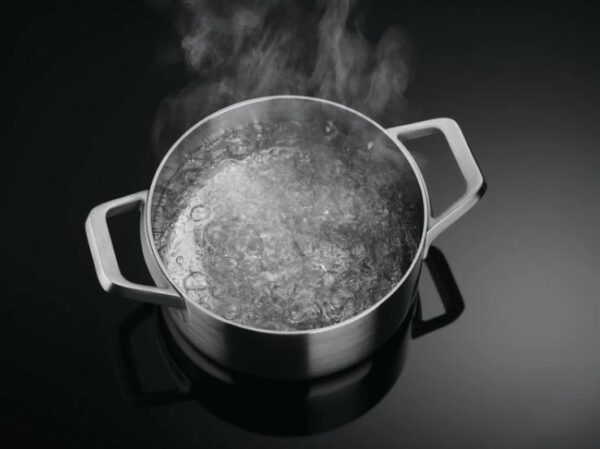 Table de cuisson à induction Aeg IKE84443FB - Neuf: système Hob2Hood intégré pour une hotte aspirante automatique et personnalisée – Image 5