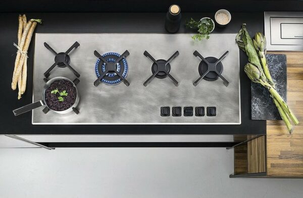 Cuisinière à gaz Barazza UNIQUE 1PUN105 - Neuf: Finition vintage en acier inoxydable avec brûleurs monoblocs noirs et grilles en fonte. Large de 100 cm, 5 brûleurs dont un à triple couronne – Image 2