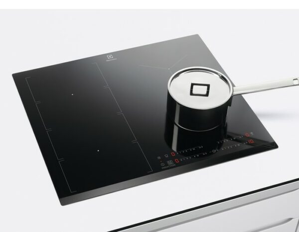 Table de cuisson à induction Electrolux EIV65443 - Neuf: Commande tactile à curseur, 4 zones de cuisson, FlexiBridge, PowerBoost, minuterie automatique, indicateurs de chaleur résiduelle, Hob²Hood® – Image 4