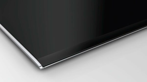 Plaque à induction Bosch PXV875DC1E - Neuf: Cuisson parfaite avec capteur à 5 niveaux, grande flexibilité et puissance accrue de 50%. Profilés en vitrocéramique noire et métal – Image 4