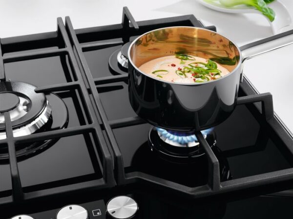 Table de cuisson à gaz Electrolux EGG6426SK avec surface en verre noir - Neuf – Image 5