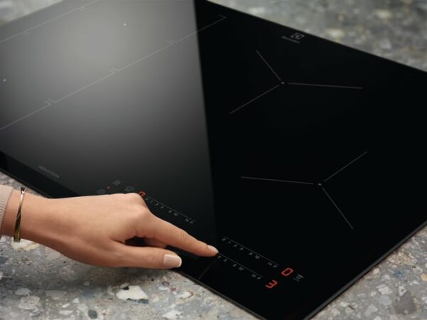 Table de cuisson à induction Electrolux EIS62443 cm. 60 - verre céramique noir – Image 2