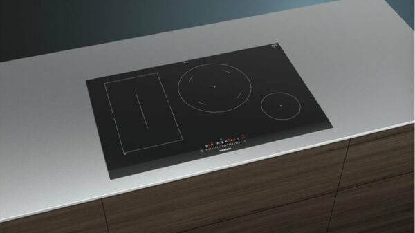 Table de cuisson à induction Siemens ED875FSB5E - Neuf: PowerBoost réduit les temps de cuisson jusqu'à 50% - Unique sur Google